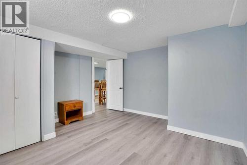 200 Penbrooke Close Se, Calgary, AB - Indoor Photo Showing Other Room
