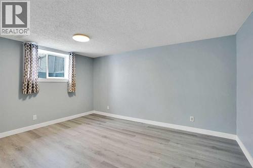 200 Penbrooke Close Se, Calgary, AB - Indoor Photo Showing Other Room