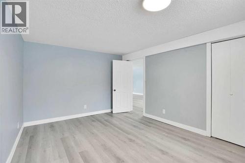 200 Penbrooke Close Se, Calgary, AB - Indoor Photo Showing Other Room