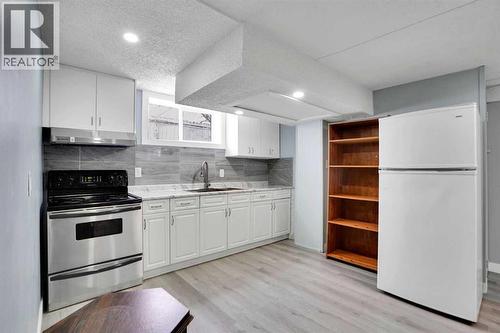 200 Penbrooke Close Se, Calgary, AB - Indoor Photo Showing Kitchen