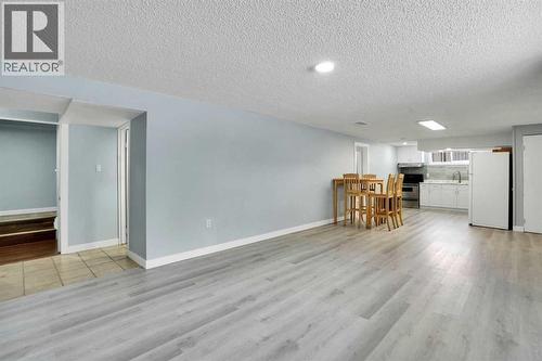 200 Penbrooke Close Se, Calgary, AB - Indoor