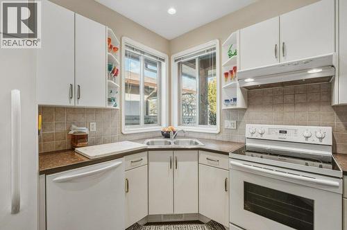6651 Oxbow Crescent, Oliver, BC - Indoor Photo Showing Kitchen With Double Sink