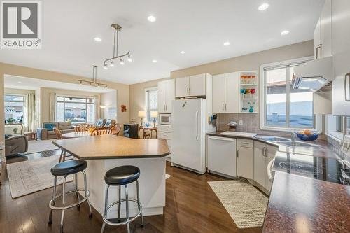 6651 Oxbow Crescent, Oliver, BC - Indoor Photo Showing Kitchen With Double Sink