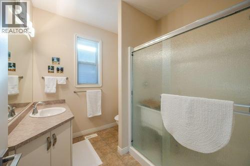 6651 Oxbow Crescent, Oliver, BC - Indoor Photo Showing Bathroom