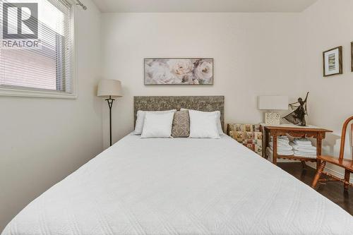 6651 Oxbow Crescent, Oliver, BC - Indoor Photo Showing Bedroom