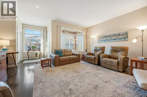 6651 Oxbow Crescent, Oliver, BC - Indoor Photo Showing Living Room