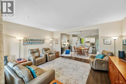 6651 Oxbow Crescent, Oliver, BC - Indoor Photo Showing Living Room