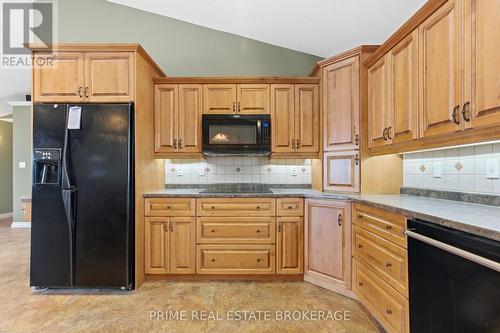 40987 Kirkton Road, South Huron (Exeter), ON - Indoor Photo Showing Kitchen