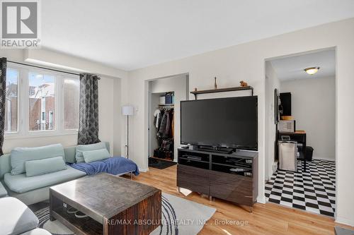 12 - 68 King Street, Ottawa, ON - Indoor Photo Showing Living Room