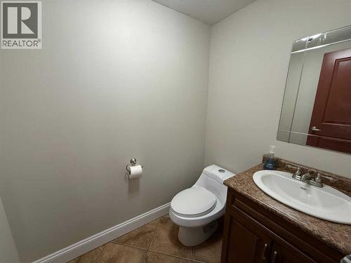 118 Wanyandi Avenue, Hinton, AB - Indoor Photo Showing Bathroom