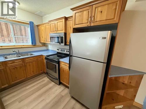 118 Wanyandi Avenue, Hinton, AB - Indoor Photo Showing Kitchen With Double Sink