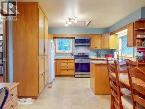 4678 Ontario Ave, Powell River, BC - Indoor Photo Showing Kitchen