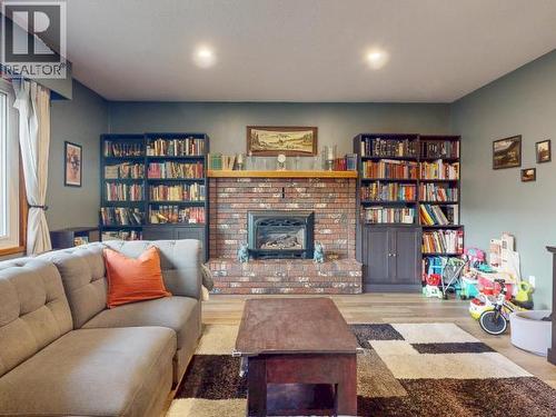 4678 Ontario Ave, Powell River, BC - Indoor Photo Showing Other Room With Fireplace