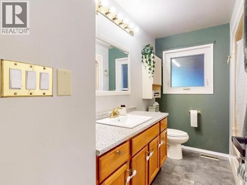 4678 Ontario Ave, Powell River, BC - Indoor Photo Showing Bathroom