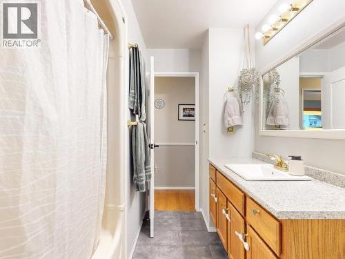 4678 Ontario Ave, Powell River, BC - Indoor Photo Showing Bathroom