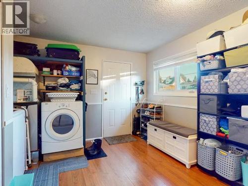 4678 Ontario Ave, Powell River, BC - Indoor Photo Showing Laundry Room