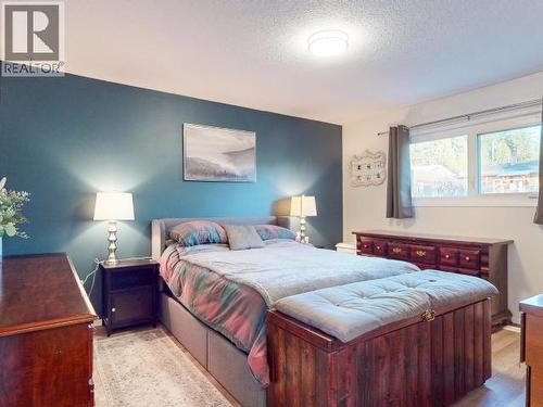 4678 Ontario Ave, Powell River, BC - Indoor Photo Showing Bedroom