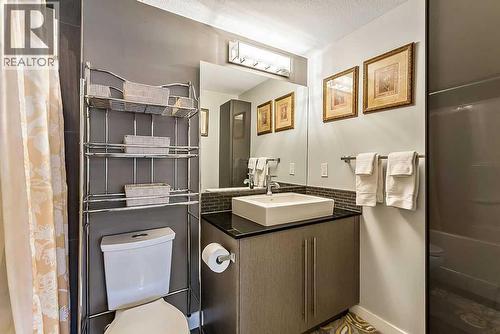 2114, 11 Mahogany Row Se, Calgary, AB - Indoor Photo Showing Bathroom