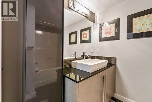 2114, 11 Mahogany Row Se, Calgary, AB - Indoor Photo Showing Bathroom