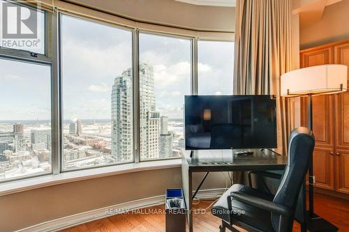 4305 - 1 King Street W, Toronto, ON - Indoor