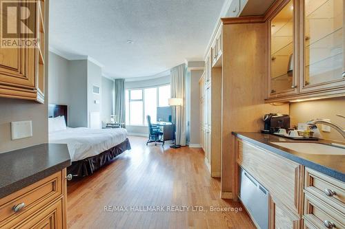 4305 - 1 King Street W, Toronto, ON - Indoor