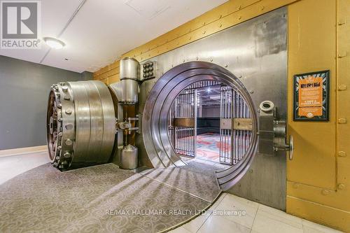 4305 - 1 King Street W, Toronto, ON - Indoor Photo Showing Laundry Room