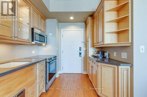 4305 - 1 King Street W, Toronto, ON - Indoor Photo Showing Kitchen