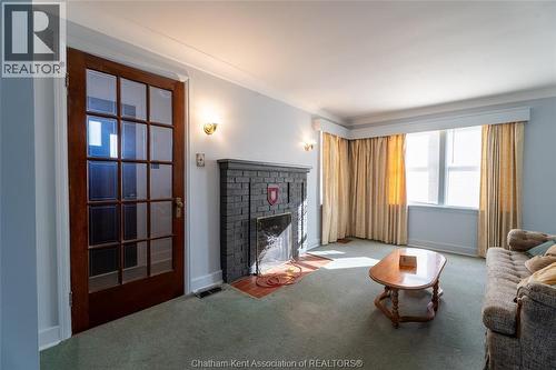 17 Grand Avenue, Wallaceburg, ON - Indoor Photo Showing Living Room With Fireplace