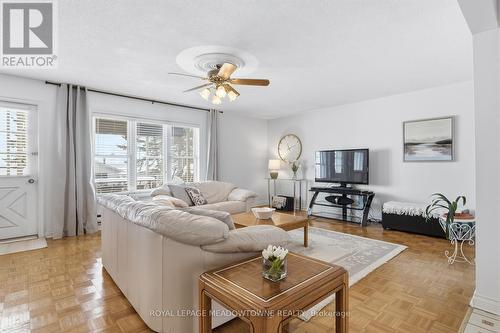 61 Aldred Drive, Scugog, ON - Indoor Photo Showing Living Room