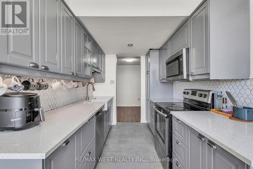 1107 - 100 County Court Boulevard, Brampton, ON - Indoor Photo Showing Kitchen