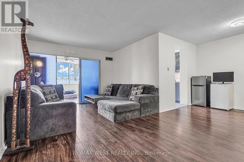 1107 - 100 County Court Boulevard, Brampton, ON - Indoor Photo Showing Living Room