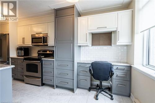 402 - 40 Harrisford Street, Hamilton, ON - Indoor Photo Showing Kitchen