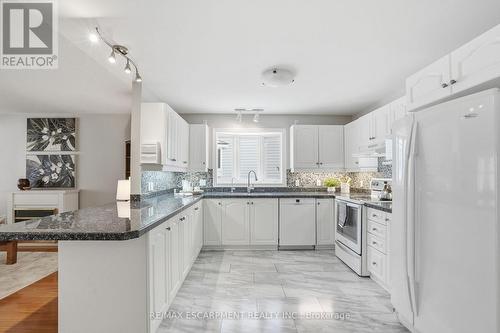 148 Glenariff Drive, Hamilton, ON - Indoor Photo Showing Kitchen With Upgraded Kitchen