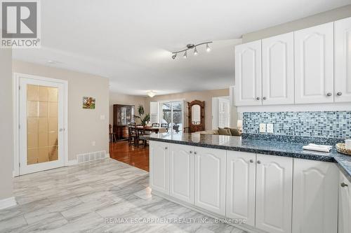 148 Glenariff Drive, Hamilton, ON - Indoor Photo Showing Kitchen