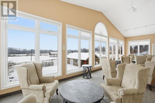 148 Glenariff Drive, Hamilton, ON - Indoor Photo Showing Living Room