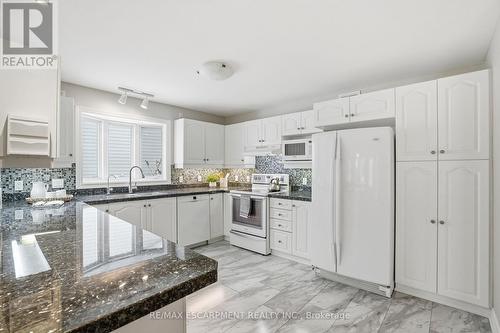148 Glenariff Drive, Hamilton, ON - Indoor Photo Showing Kitchen