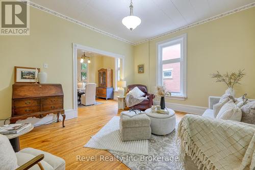 453 Drew Street, Woodstock (Woodstock - North), ON - Indoor Photo Showing Living Room