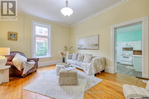 453 Drew Street, Woodstock (Woodstock - North), ON - Indoor Photo Showing Living Room