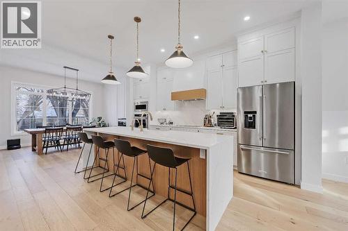 619 55 Avenue Sw, Calgary, AB - Indoor Photo Showing Kitchen With Stainless Steel Kitchen With Upgraded Kitchen
