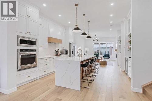 619 55 Avenue Sw, Calgary, AB - Indoor Photo Showing Kitchen With Upgraded Kitchen