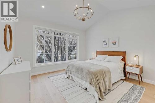 619 55 Avenue Sw, Calgary, AB - Indoor Photo Showing Bedroom