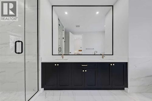 619 55 Avenue Sw, Calgary, AB - Indoor Photo Showing Bathroom