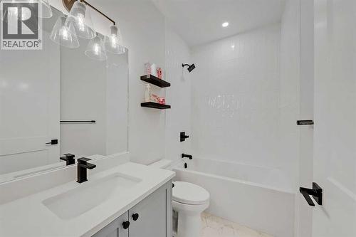 619 55 Avenue Sw, Calgary, AB - Indoor Photo Showing Bathroom