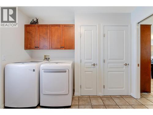 1420 Bentien Road, Kelowna, BC - Indoor Photo Showing Laundry Room