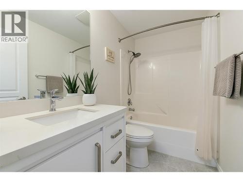 1420 Bentien Road, Kelowna, BC - Indoor Photo Showing Bathroom