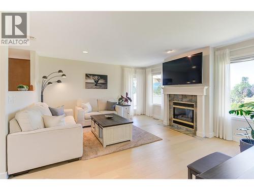 1420 Bentien Road, Kelowna, BC - Indoor Photo Showing Living Room With Fireplace