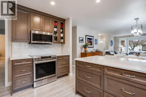 1255 Raymer Avenue Unit# 507, Kelowna, BC - Indoor Photo Showing Kitchen With Upgraded Kitchen