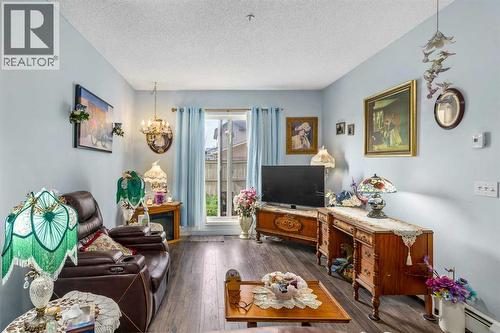 1116, 1140 Taradale Drive Ne, Calgary, AB - Indoor Photo Showing Living Room