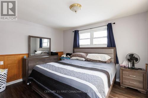 1227 Victoria Drive, London East (East C), ON - Indoor Photo Showing Bedroom