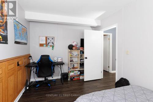 1227 Victoria Drive, London East (East C), ON - Indoor Photo Showing Bedroom